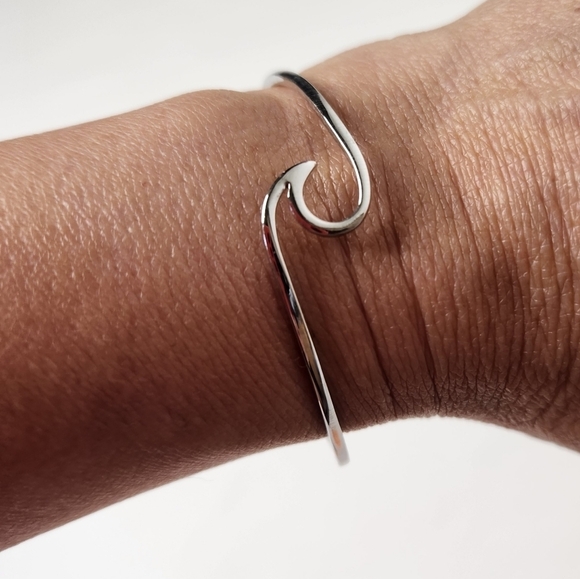 Puravida Wave Cuff Bracelet - Picture 4 of 4